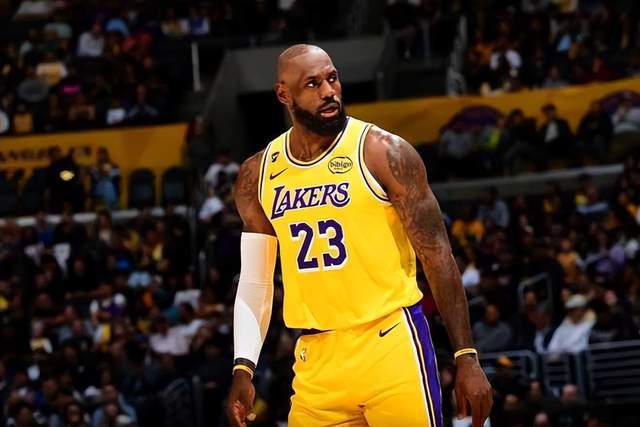 开云体育下载-湖人惨败黄蜂向附加赛靠拢，一数据显示詹姆斯根本不防守