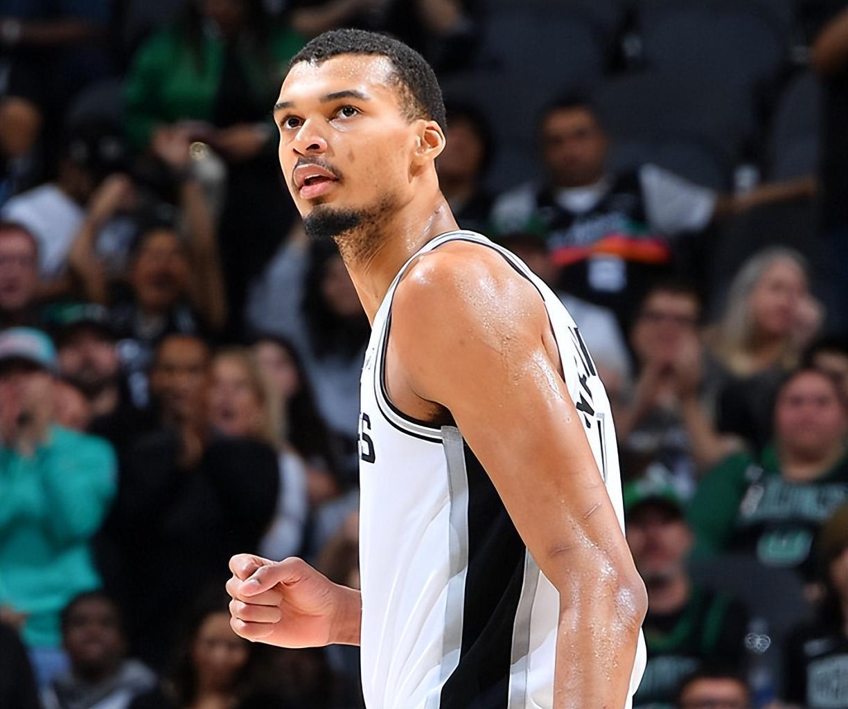 开云官网-32分12板8助2断4帽!文班亚马复制姚明神迹,战神卡要小心了