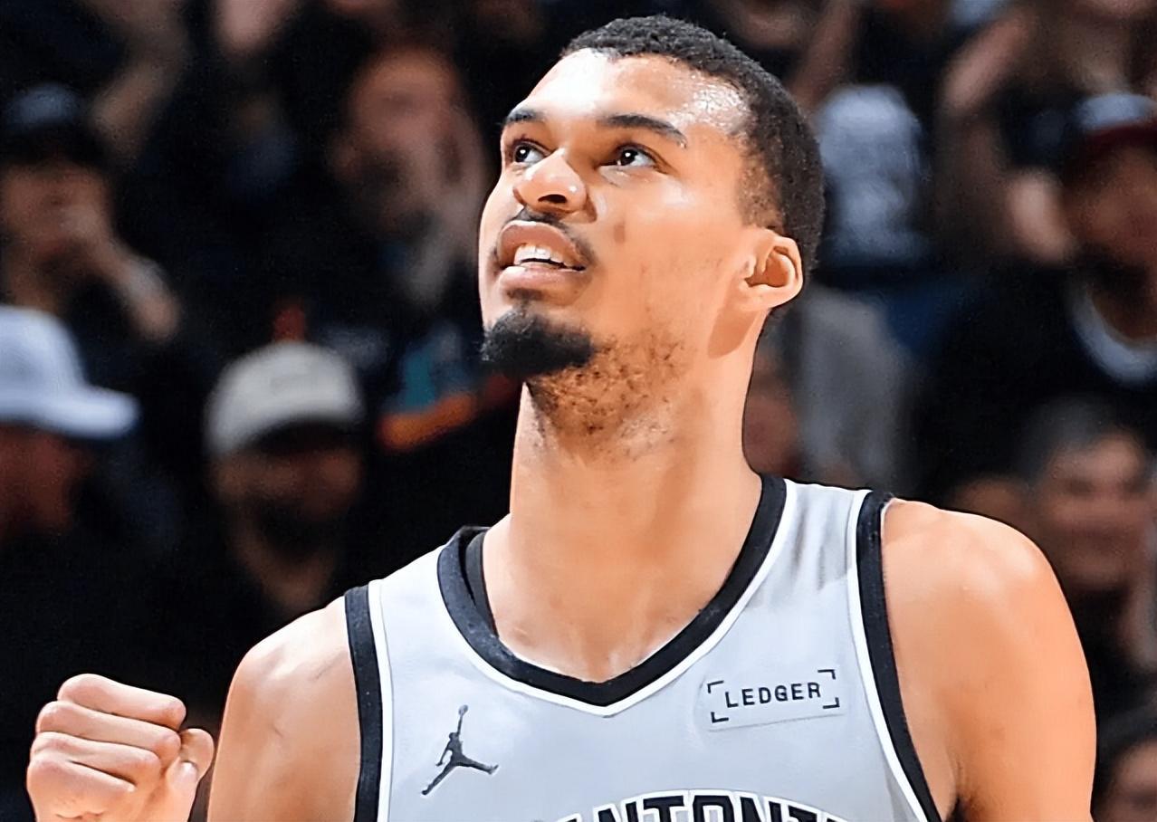 开云官网-32分12板8助2断4帽!文班亚马复制姚明神迹,战神卡要小心了