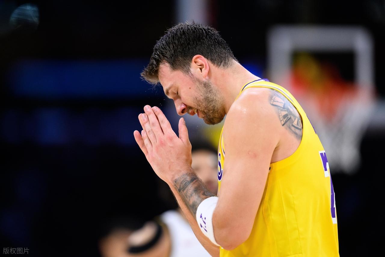 开云体育下载-逆天绝杀!东契奇30+11+13!詹姆斯玩命了,约基奇空砍24+16+14+5