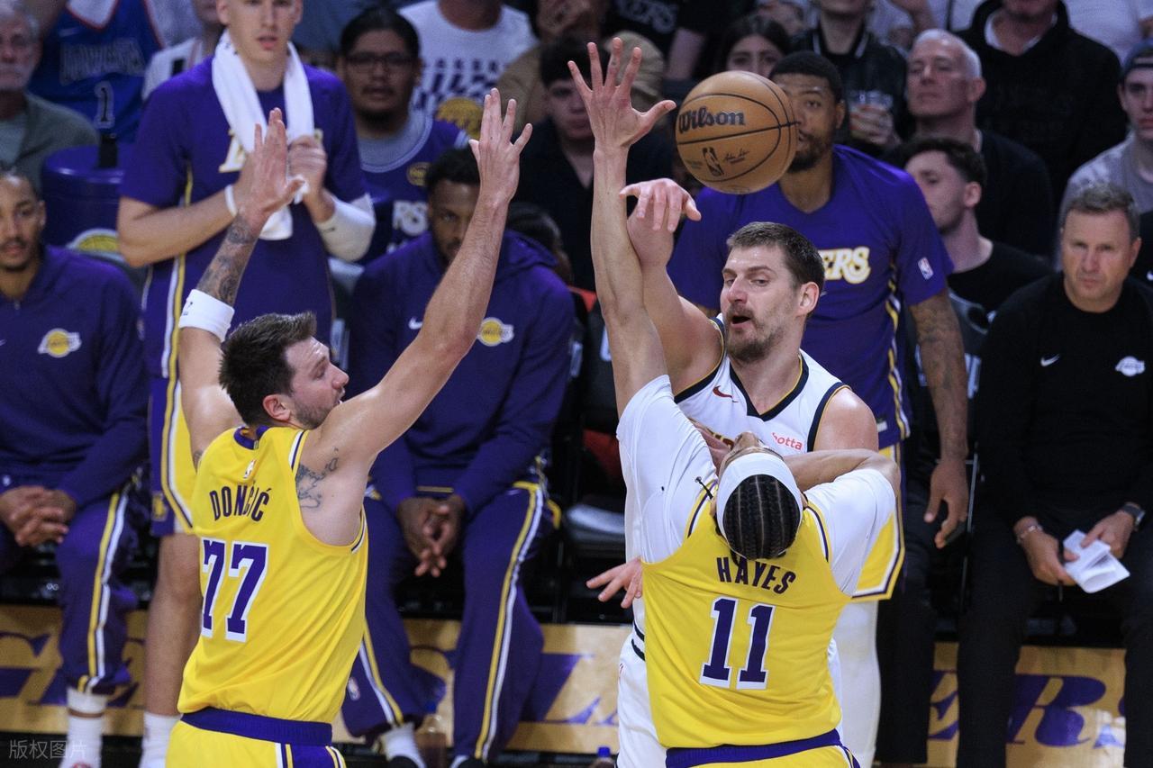 开云体育下载-逆天绝杀!东契奇30+11+13!詹姆斯玩命了,约基奇空砍24+16+14+5